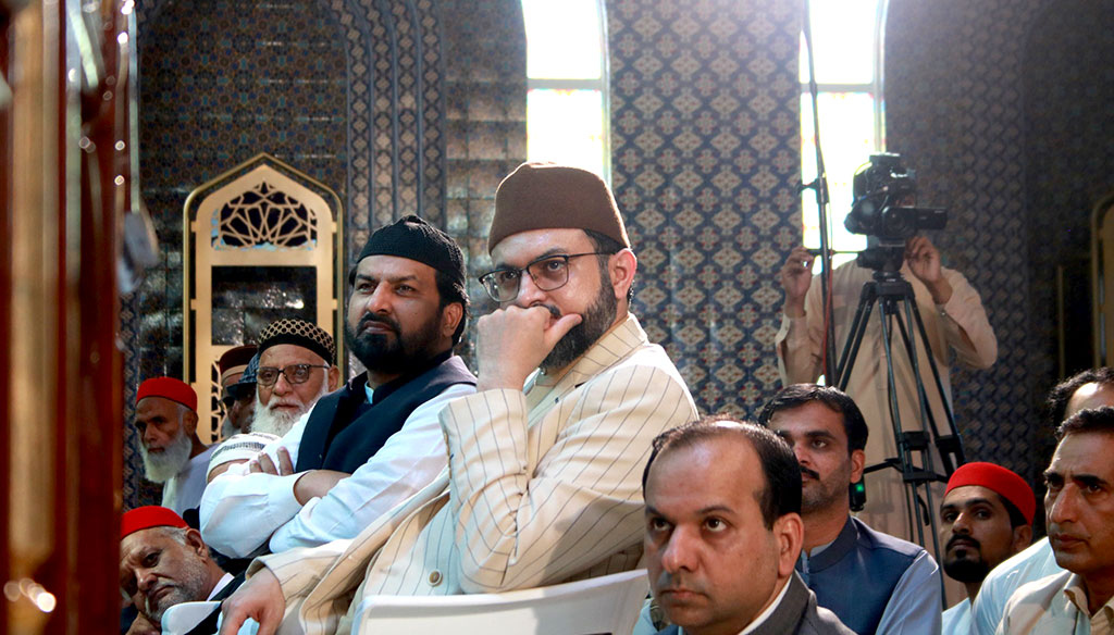 Dr Hussain Qadri addressing Friday gathering