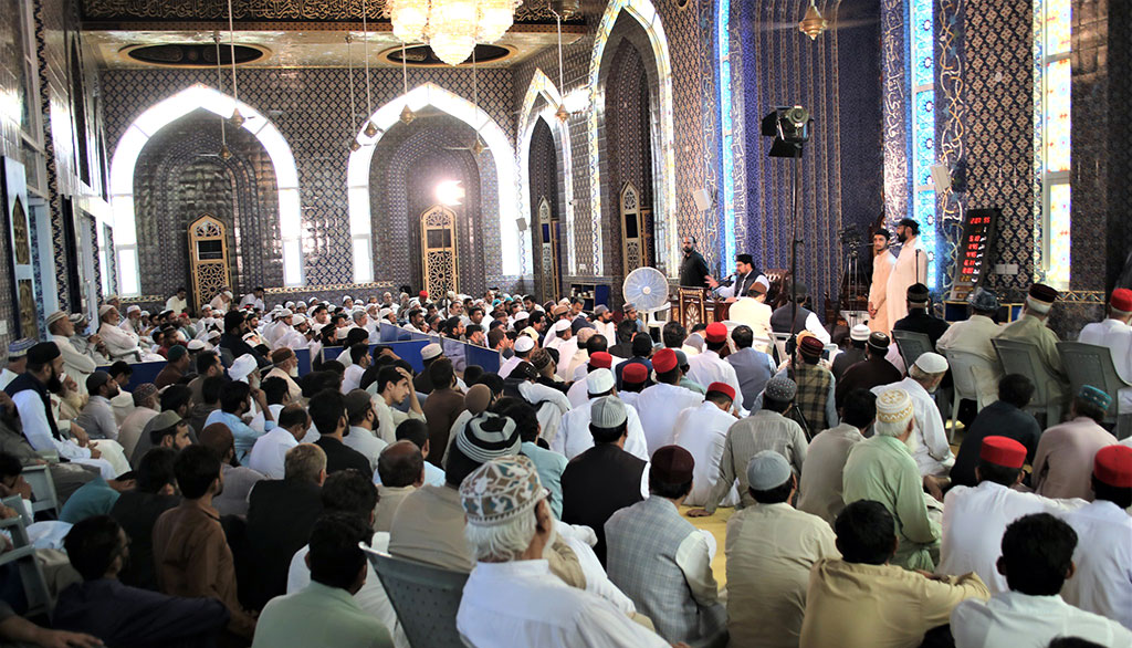 Dr Hussain Qadri addressing Friday gathering