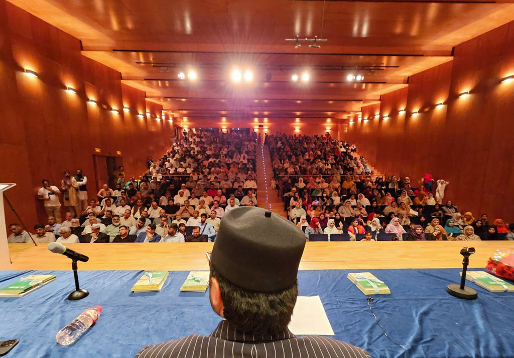 Dr Hussain Qadri addressing Milad conference in Spain