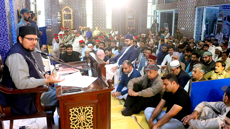 Dr Hussain Qadri adressing Khutba Jummah in Jamia Shaykh-ul-Islam