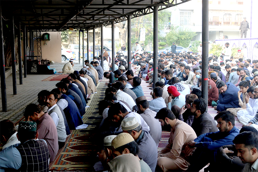 Dr Hussain Qadri adressing Khutba Jummah in Jamia Shaykh-ul-Islam