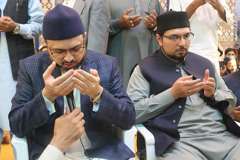 Dr Hussain Qadri adressing Khutba Jummah in Jamia Shaykh-ul-Islam