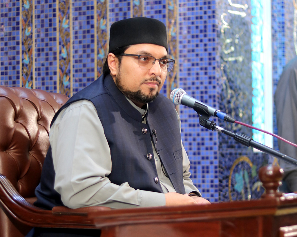 Dr Hussain Qadri adressing Khutba Jummah in Jamia Shaykh-ul-Islam