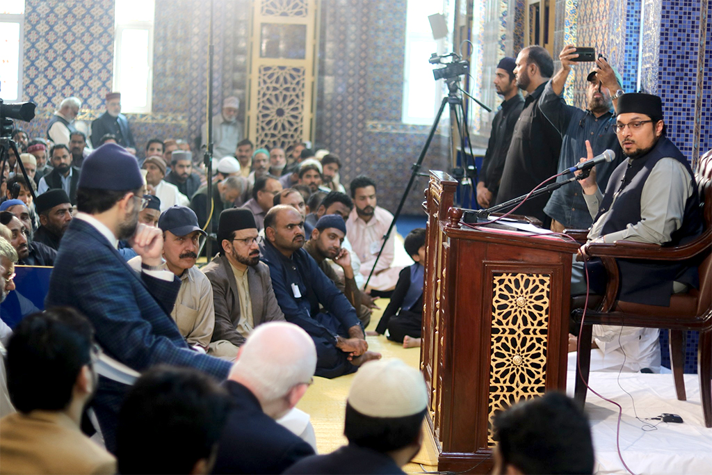 Dr Hussain Qadri adressing Khutba Jummah in Jamia Shaykh-ul-Islam