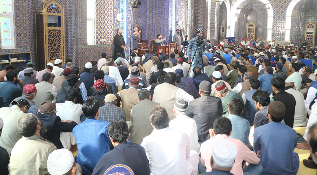 Dr Hussain Qadri adressing Khutba Jummah in Jamia Shaykh-ul-Islam