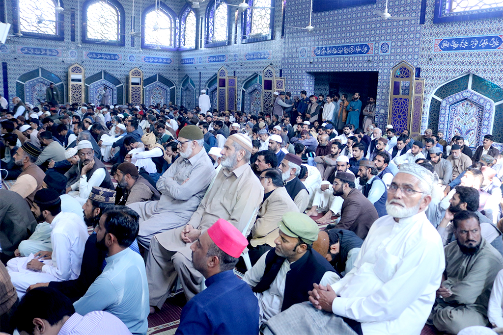 Dr Hussain Qadri adressing Khutba Jummah in Jamia Shaykh-ul-Islam