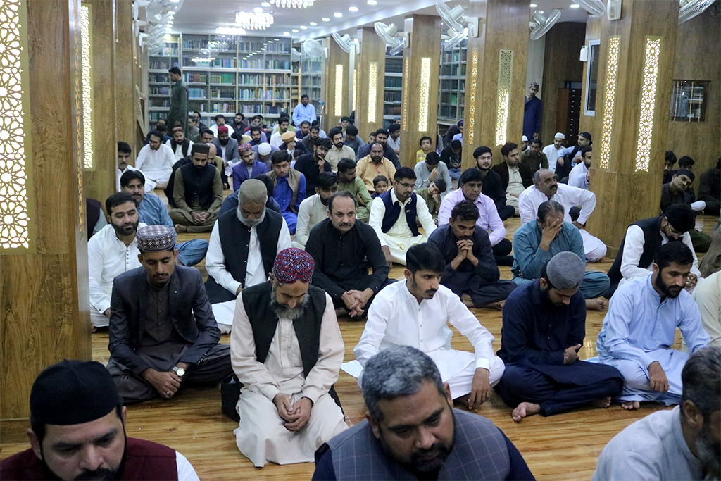 Dr Hussain Qadri adressing Khutba Jummah in Jamia Shaykh-ul-Islam