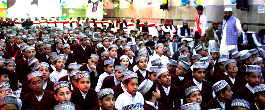 Dr. Hussain Qadri addressing a Qirat ceremony at Tehfeez-ul-Quran