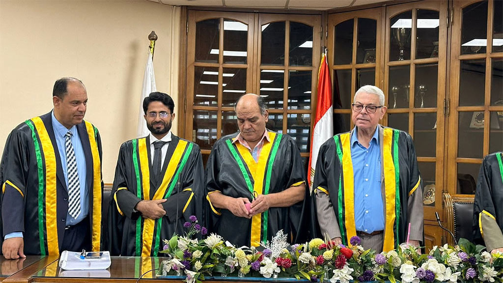Dr Tahir ul Qadri Congratulate to Hafiz Khalil Azhari on PhD Completation