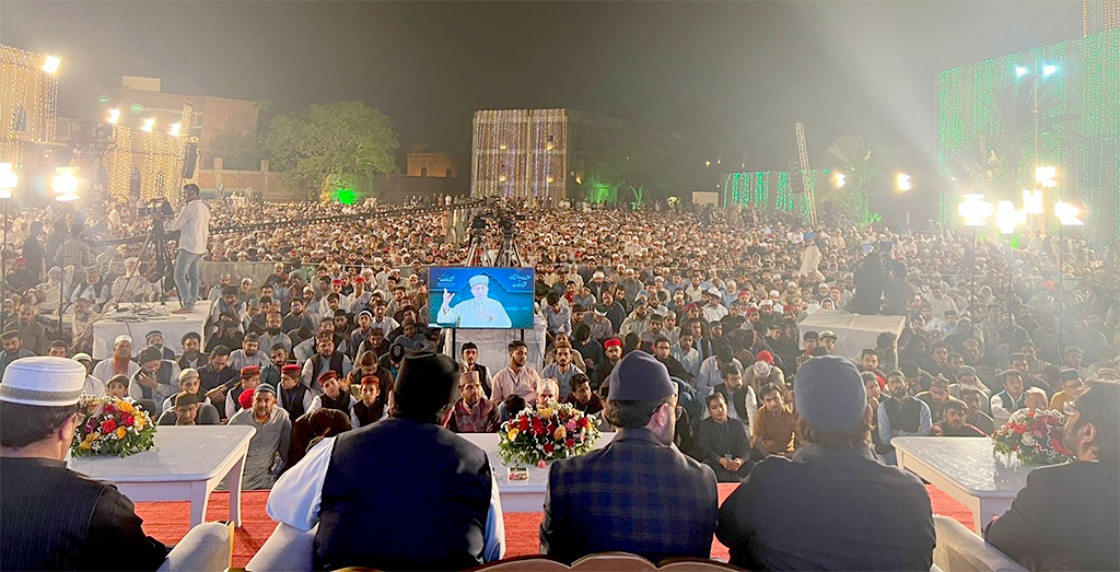 Dr Tahir ul Qadri addressing Itikaf City minhaj ul quran residents