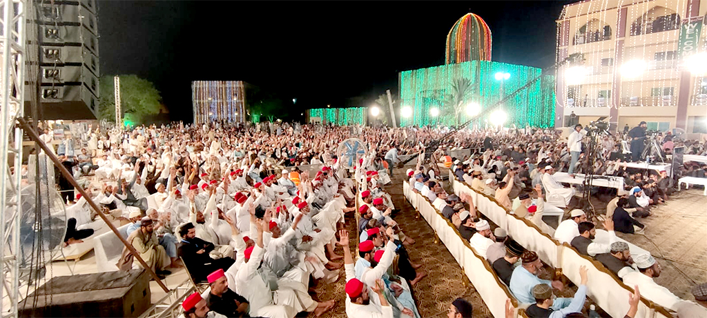 Dr Tahir ul Qadri addressing Itikaf City minhaj ul quran residents