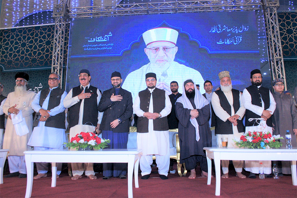 Dr Tahir ul Qadri addressing Itikaf City residents