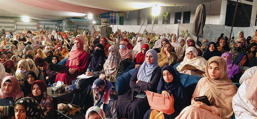 Dr Tahir ul Qadri addressing Itikaf City residents