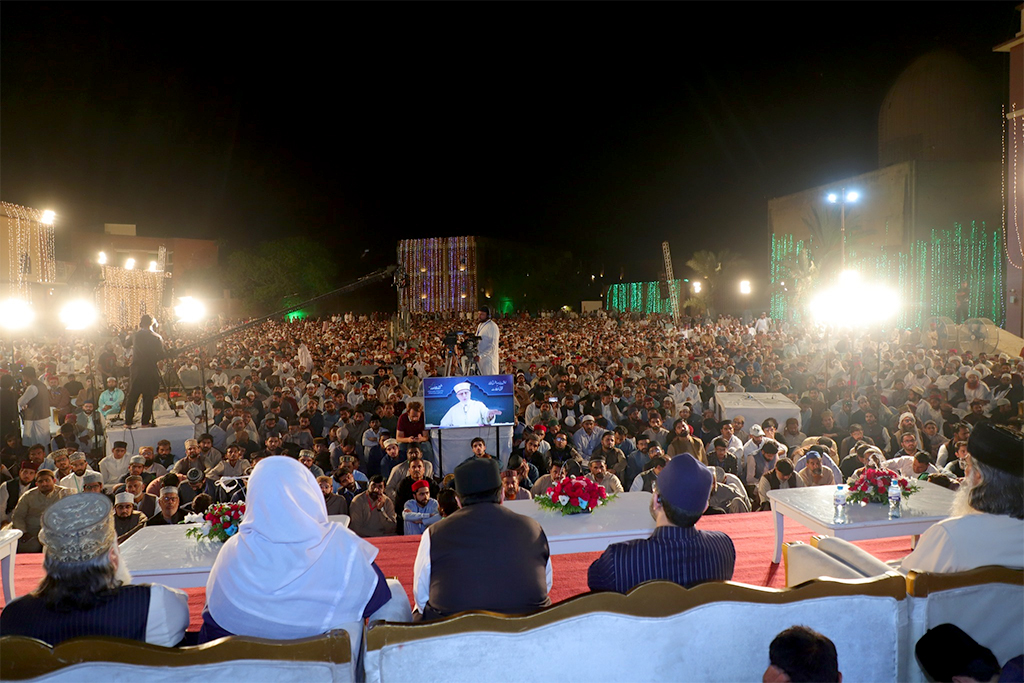 Dr Tahir ul Qadri addressing Itikaf City residents