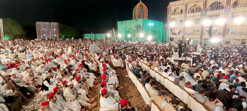 Dr Tahir ul Qadri addressing Itikaf City residents