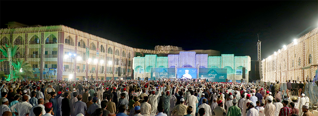 Dr Tahir ul Qadri addressing Itikaf City residents