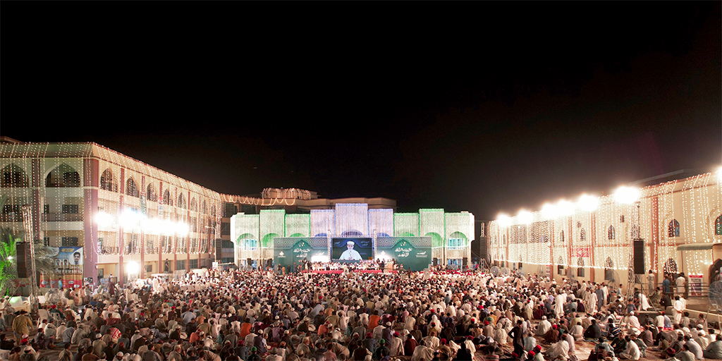 Dr Tahir ul Qadri addressing Itikaf City residents