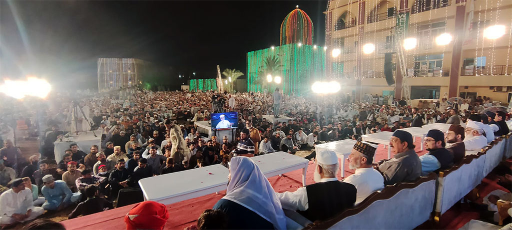 Dr Tahir ul Qadri addressing mutakifeen in Itikaf City - 1