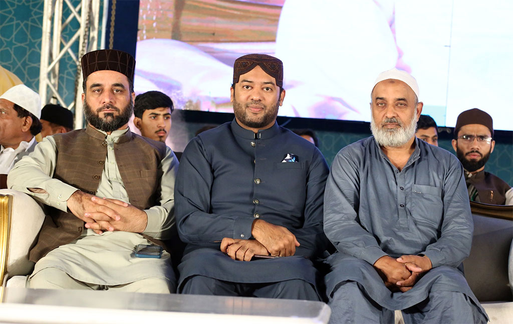 Dr Tahir ul Qadri addressing mutakifeen in Itikaf City - 1