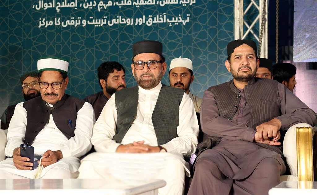 Dr Tahir ul Qadri addressing mutakifeen in Itikaf City - 1