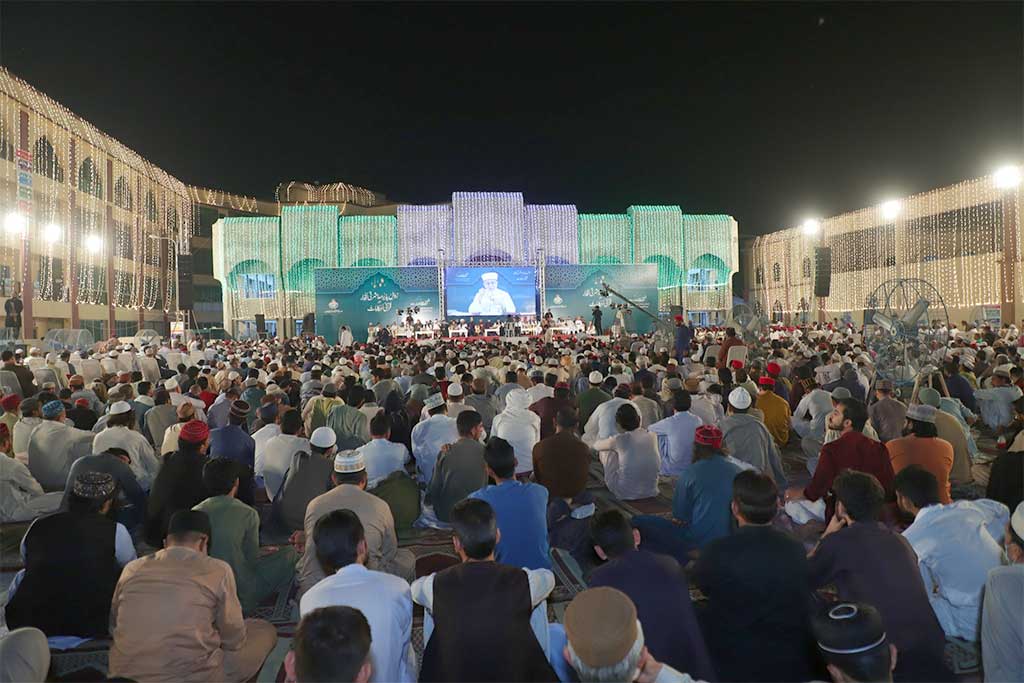 Dr Tahir ul Qadri addressing Itikaf City minhaj ul quran-residents