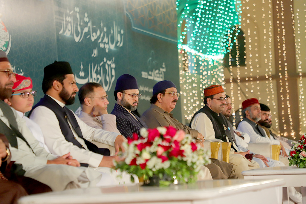 Dr Tahir ul Qadri addressing Itikaf City residents