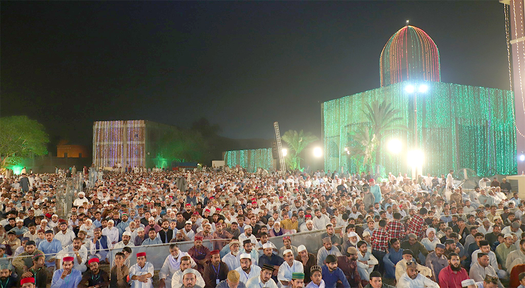 Dr Tahir ul Qadri addressing Itikaf City residents