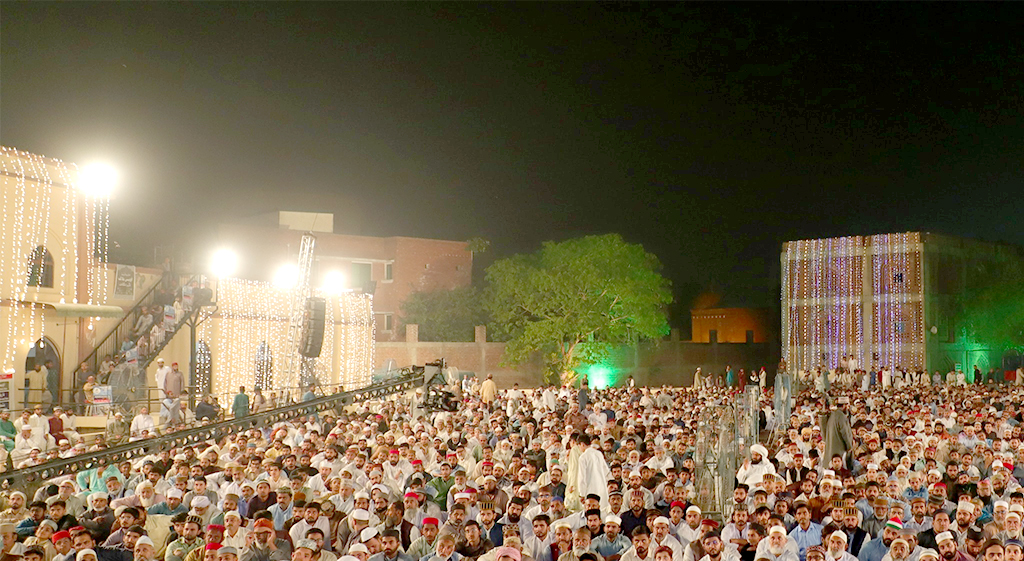 Dr Tahir ul Qadri addressing Itikaf City residents