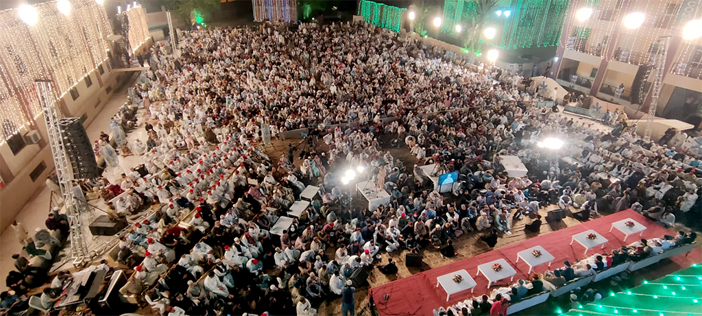 Dr Tahir ul Qadri addressing Itikaf City residents