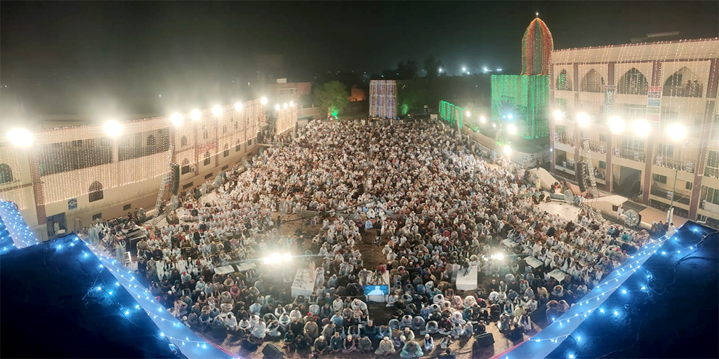 Dr Tahir ul Qadri addressing Itikaf City residents