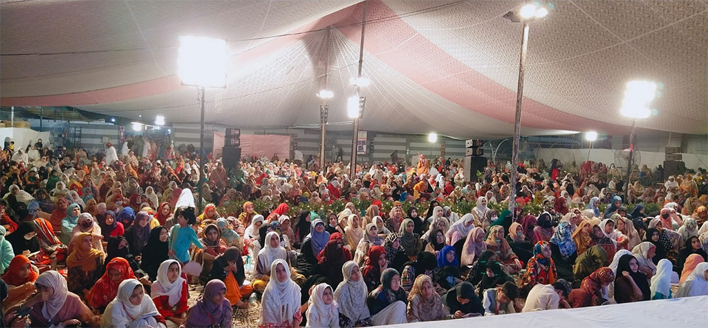 Dr Tahir ul Qadri addressing Itikaf City residents