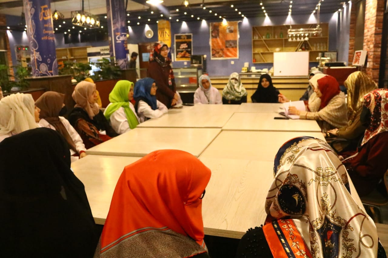 Mutakif sisters share Itikaf experience with Dr. Ghazala Qadri and find renewed spiritual energy