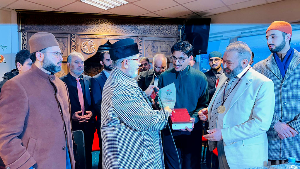 Dr Muhammad Tahir-ul-Qadri addressing appreceation ceremony of Irfan ul Quran Danish translation