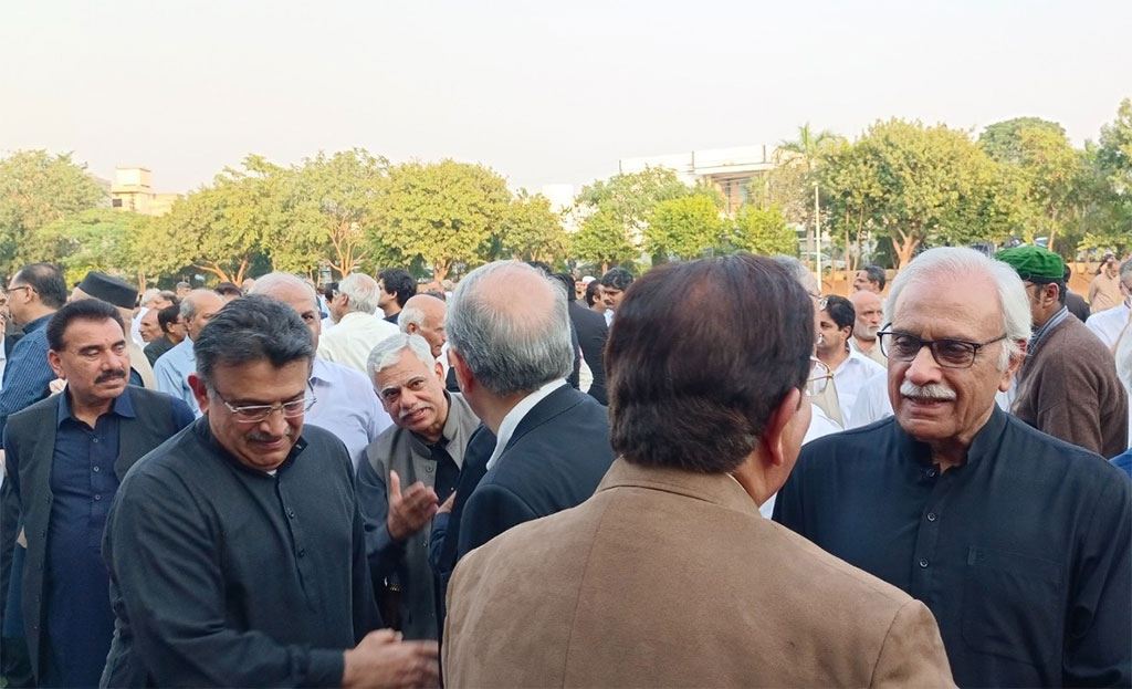 Khurram Nawaz Gandapur's participation in the funeral prayer of SM Zafar