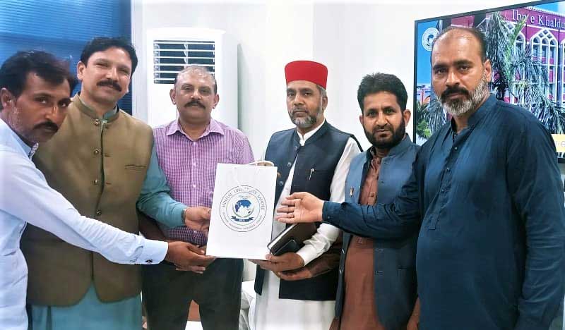 Members of Minhaj ul Quran Sahiwal met with Dr Hussain Qadri
