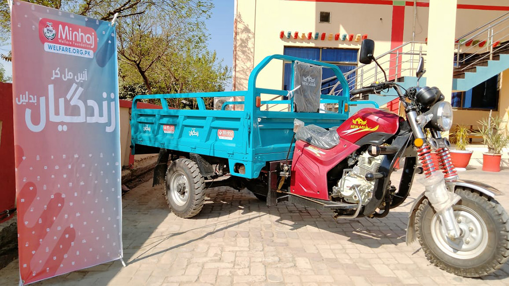 Minhaj Welfare Foundation provide auto rickshaws to unemployed people