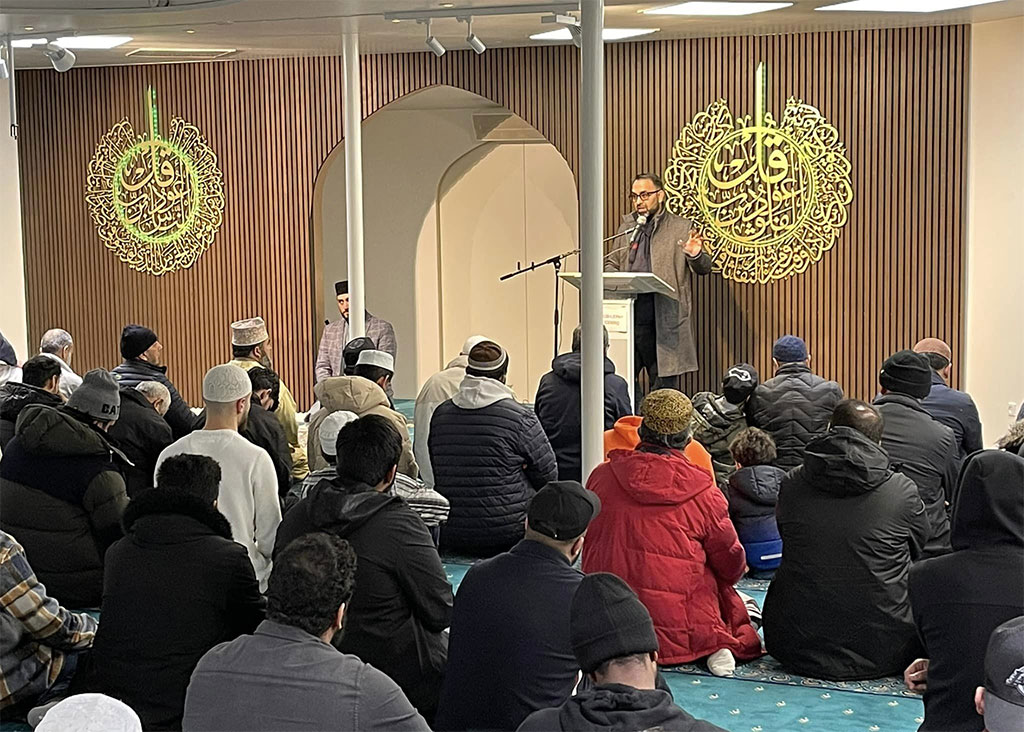 University students visit MQI Center to learn about Ramadan