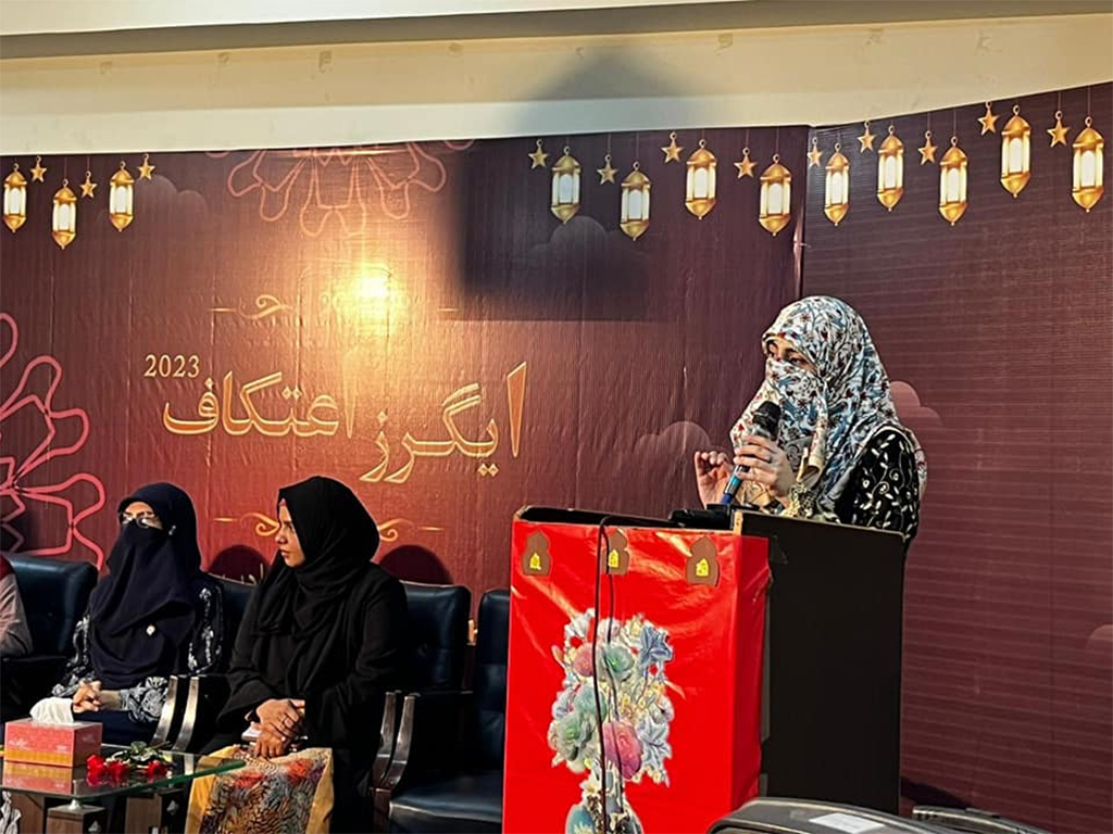 Mrs Fizza Hussain Qadri Addressing Itikaf Childrens