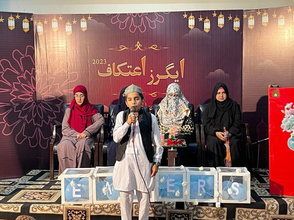 Mrs Fizza Hussain Qadri Addressing Itikaf Childrens