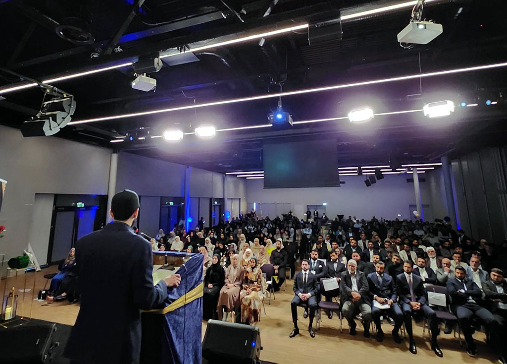 Shaykh Hammad addressing milad conference in Oslo Norway