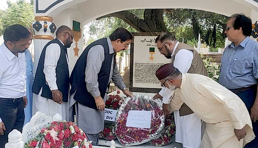The-delegation-of--Awami Tehreek visited the shrines of the martyrsof September 6