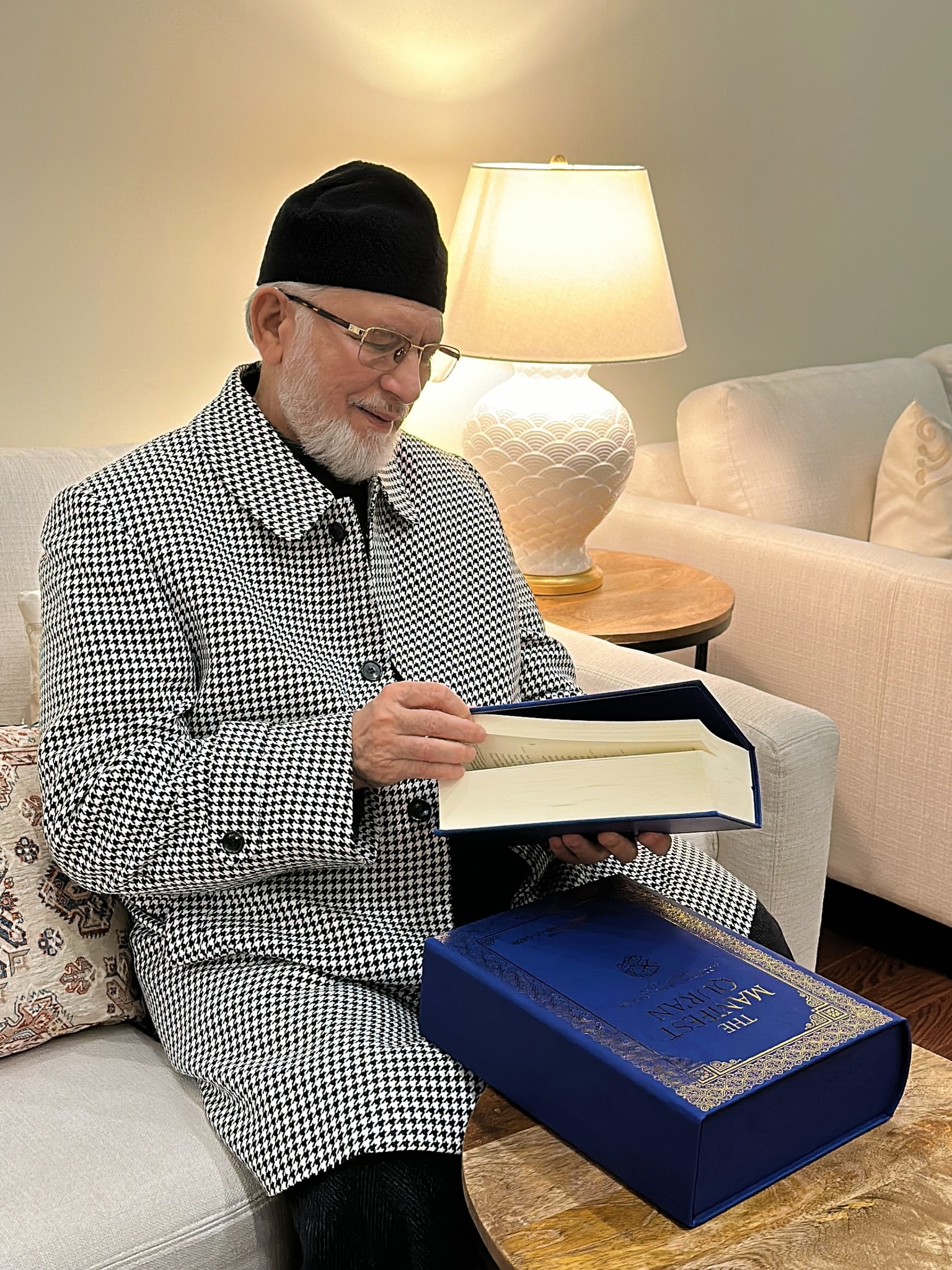 Dr Tahir ul Qadri receives first copy of The Manifest Quran
