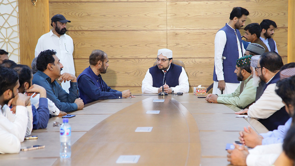 A delegation MQi Sargodha and Pakpatan met with dr hussain qadri