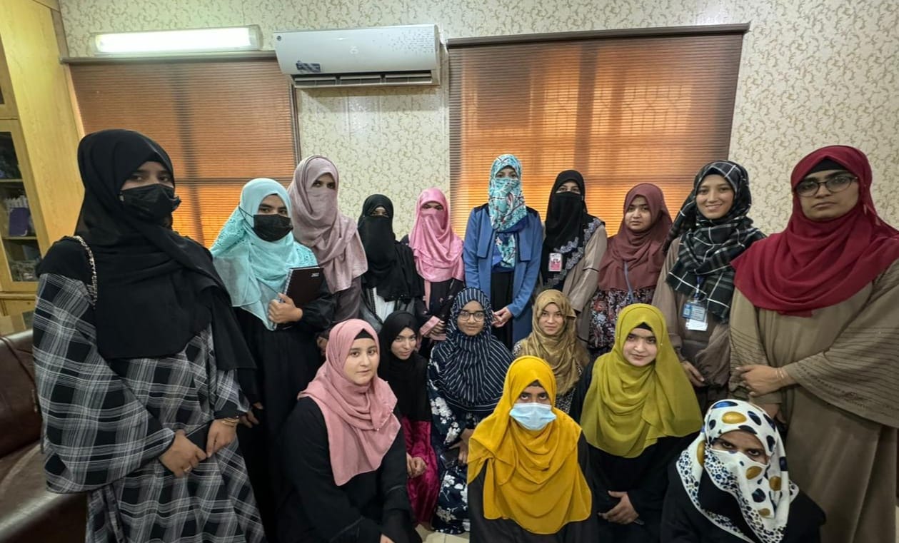 Dr. Ghazala Qadri Applauds Itikaf Scholars for Dedication to Teaching Mutakifat