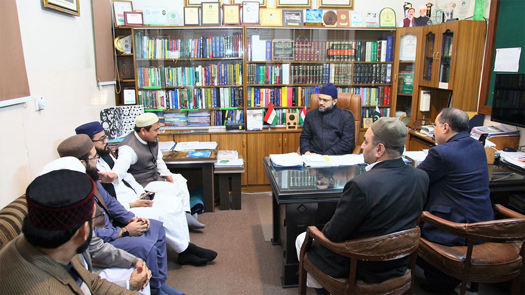 Delegation from Jamia Binoria Karachi meets Dr Hassan Qadri