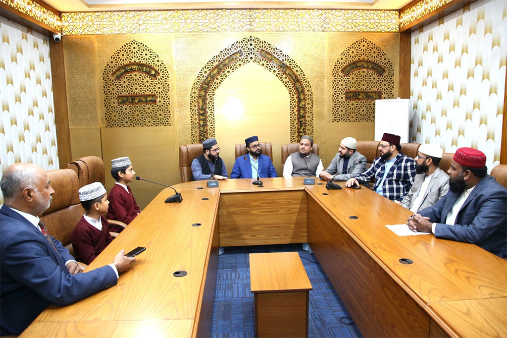 Delegation from Jamia Binoria Karachi visits Minhaj ul Quran