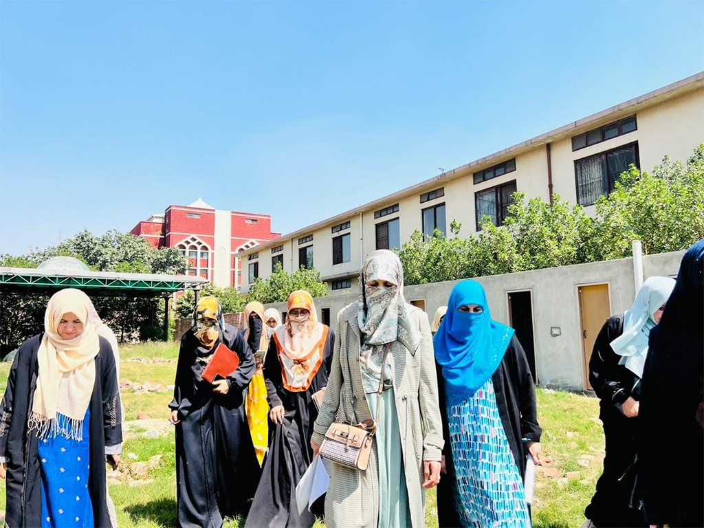 Dr. Ghazala Qadri Inspects arrangements for Women Itikaf 2024
