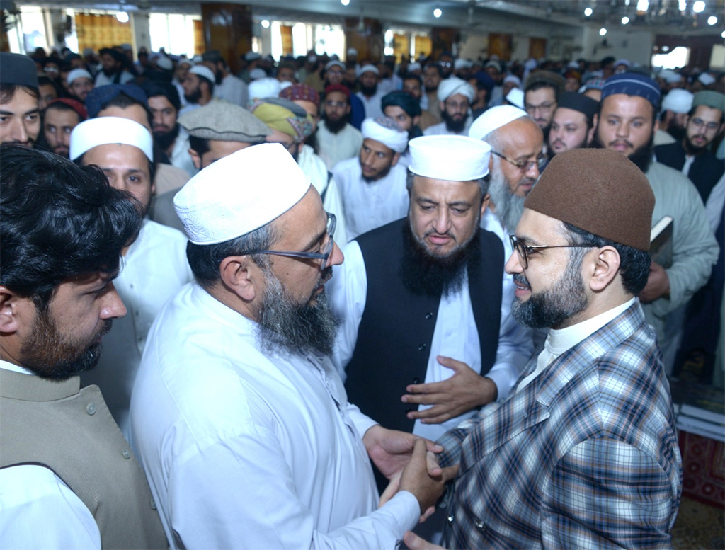 Dr Hassan Qadri Visits Jamia Haqiniya Akora Khatak