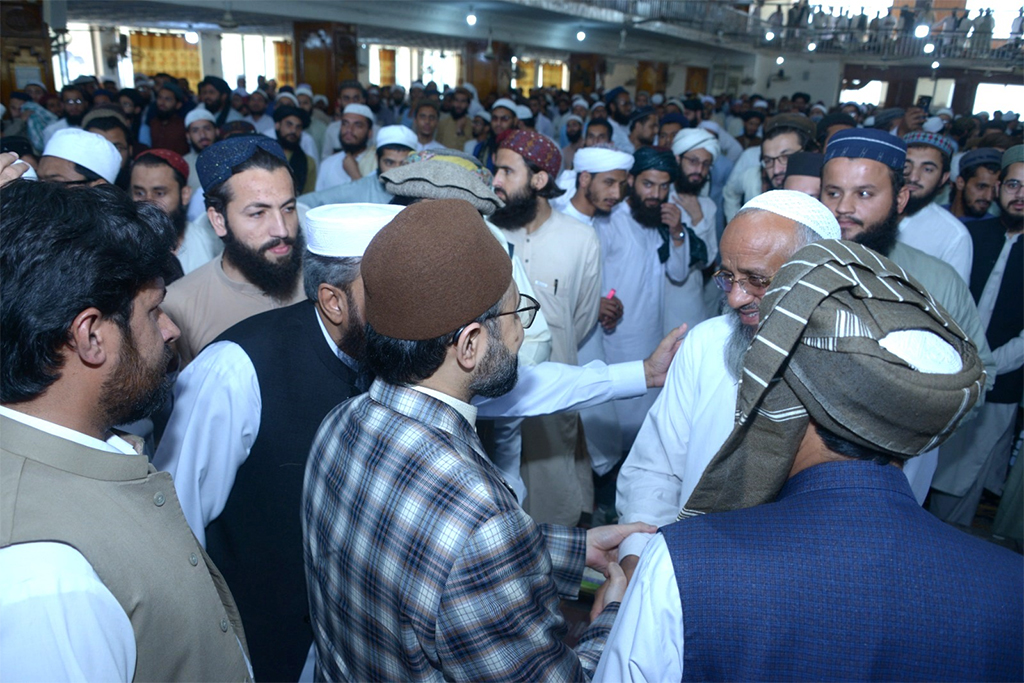 Dr Hassan Qadri Visits Jamia Haqiniya Akora Khatak