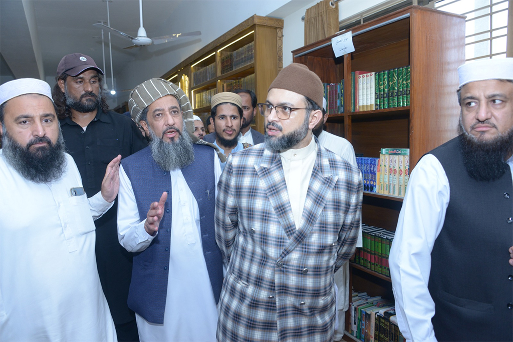 Dr Hassan Qadri Visits Jamia Haqiniya Akora Khatak